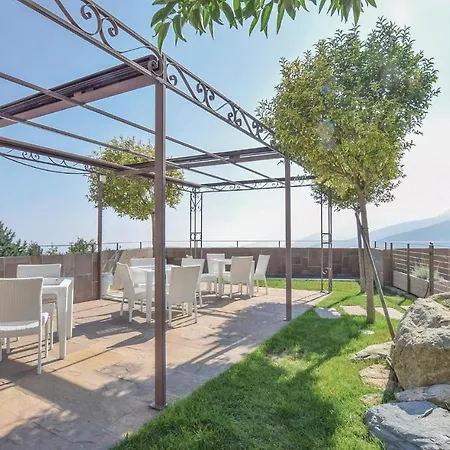 Stunning In W/ Outdoor Swimming Pool, Sauna And 2 Bedrooms *